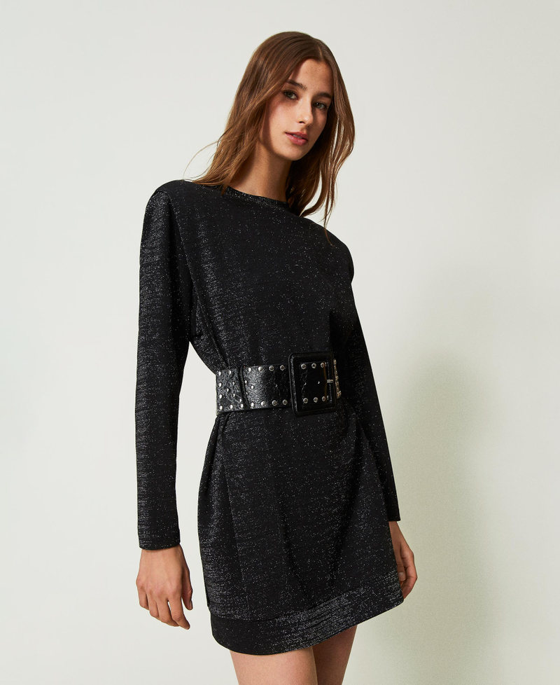 Cinturón laminado con tachuelas