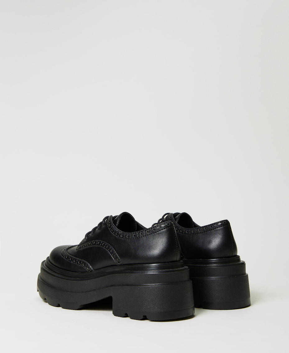 Zapatos brogue de cordones Negro Mujer 232ACT014-03