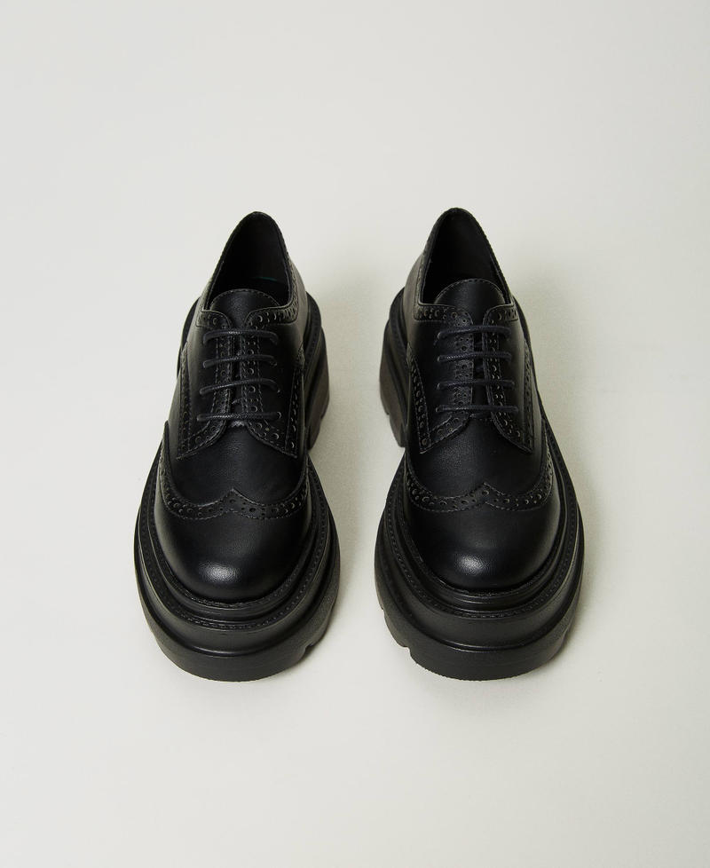 Zapatos brogue de cordones Negro Mujer 232ACT014-04