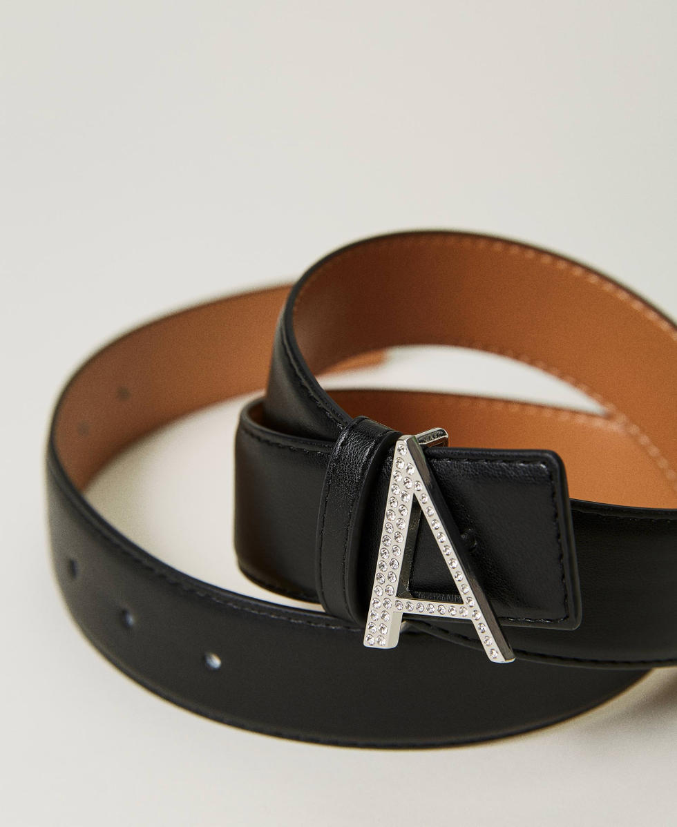 Belt with logo buckle