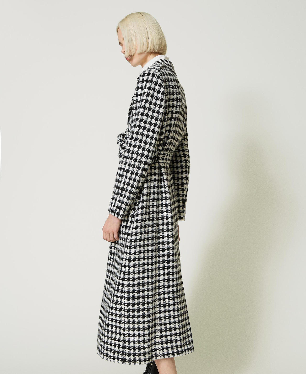 Long coat with gingham pattern Two-tone Lily / Black Woman 232AP2060_10810_03