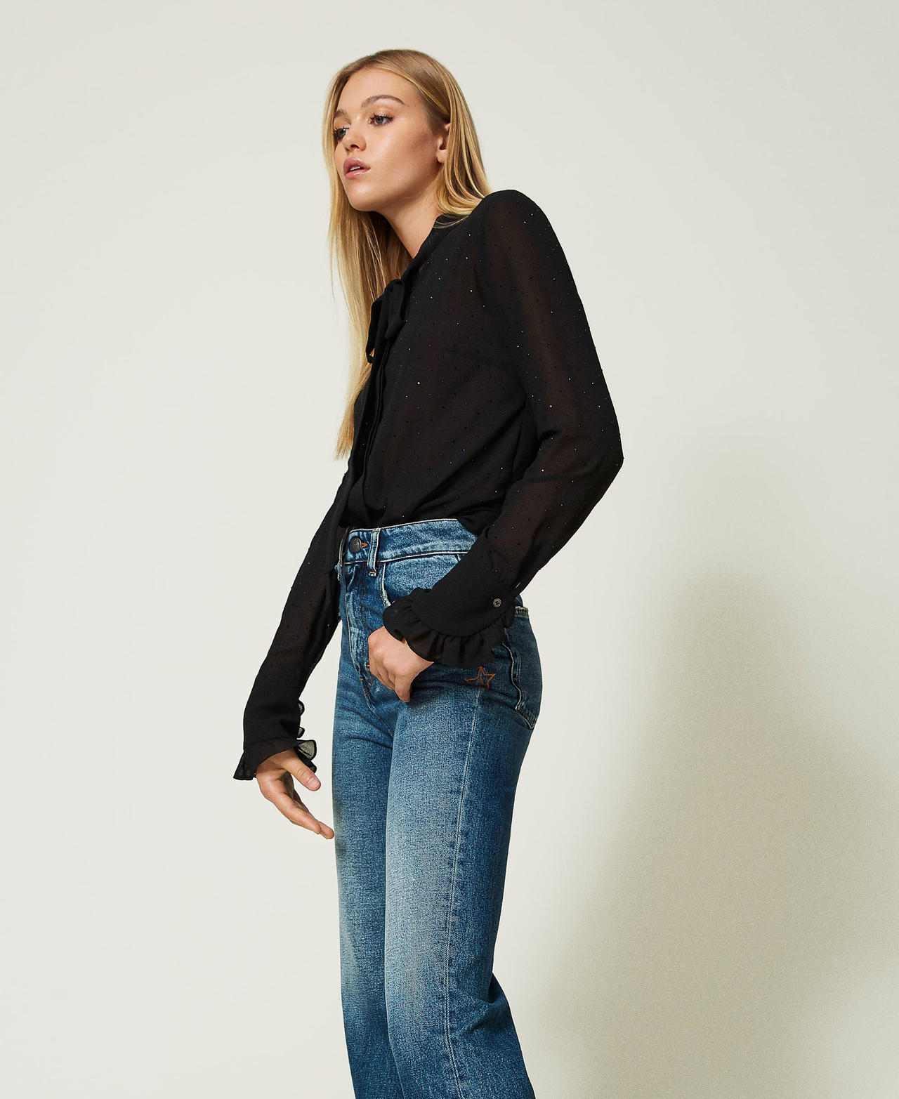 Camicia in georgette con fiocco e strass