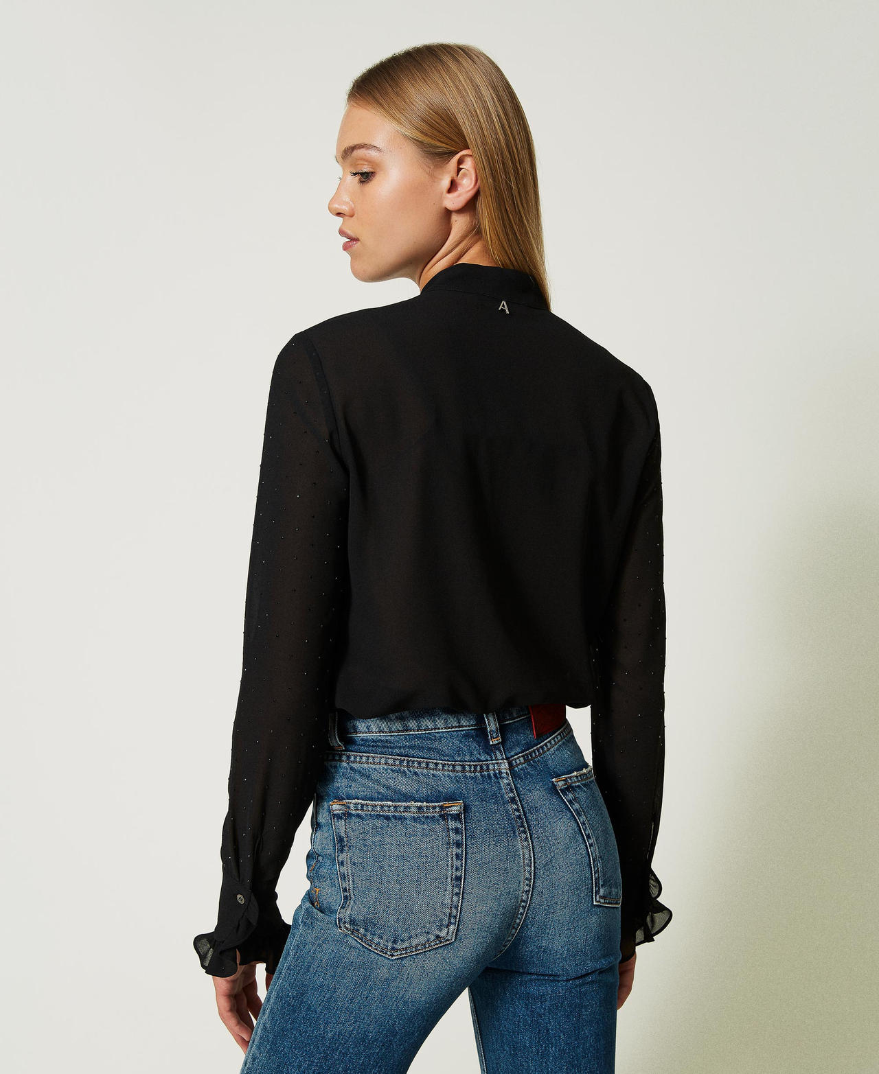 Camicia in georgette con fiocco e strass