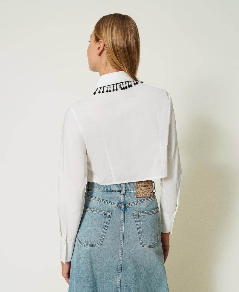 Chemise cropped avec col brodé