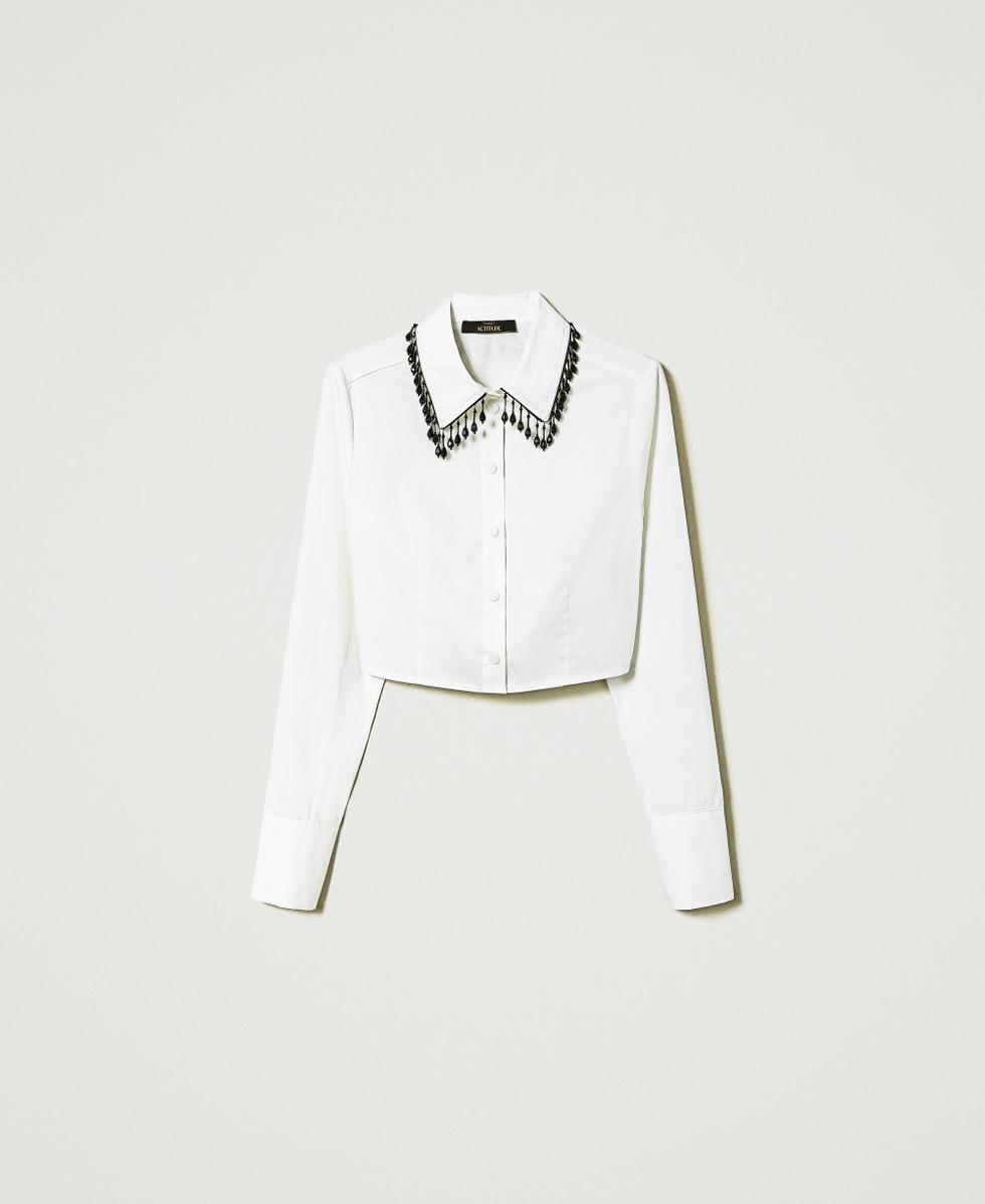 Cropped shirt with embroidered collar