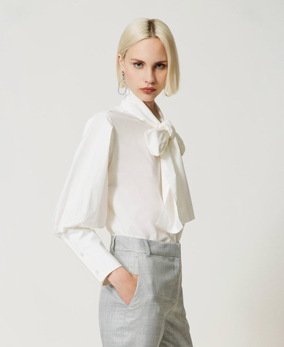 Camicia con fiocco al collo deals