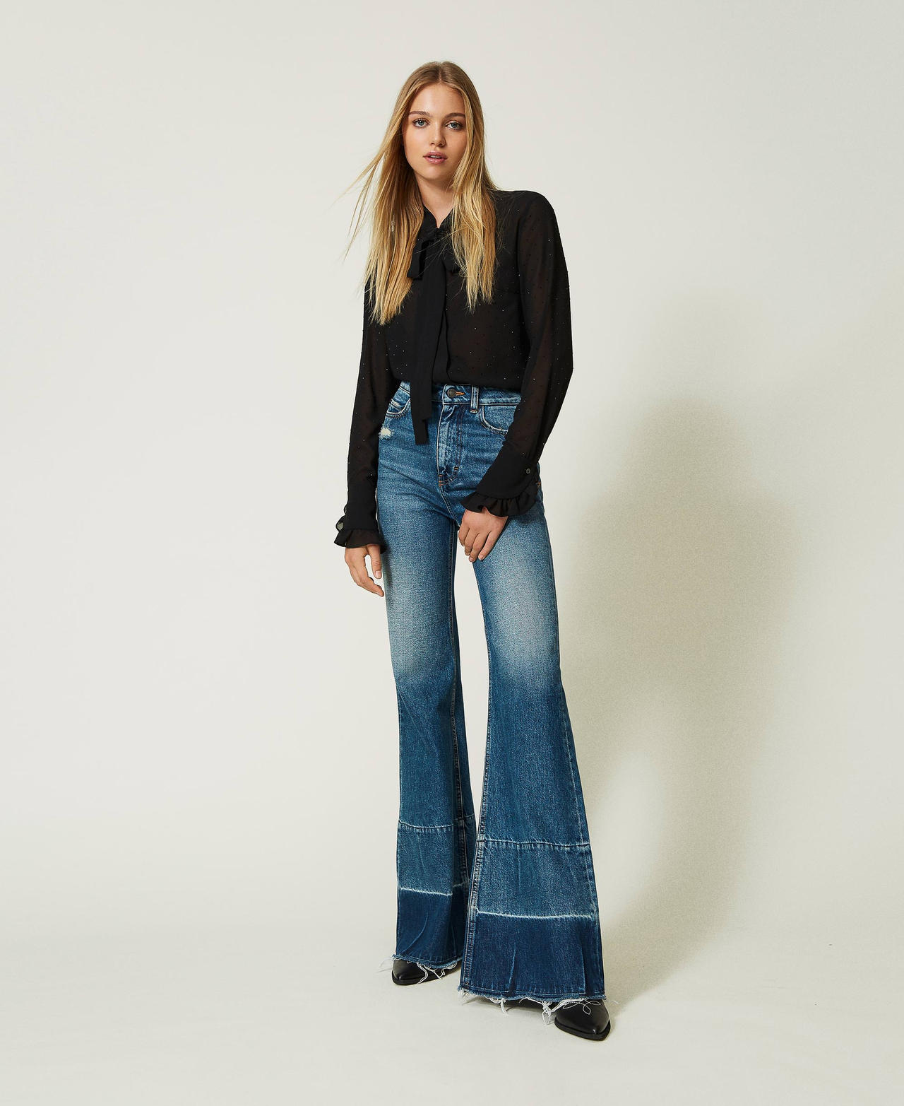 Расклешенные джинсы с бахромчатым низом Синий "Средний Деним" женщина 232AP2342-02
