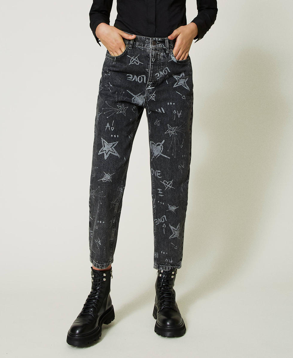Vaqueros barrel fit con estampado de grafiti
