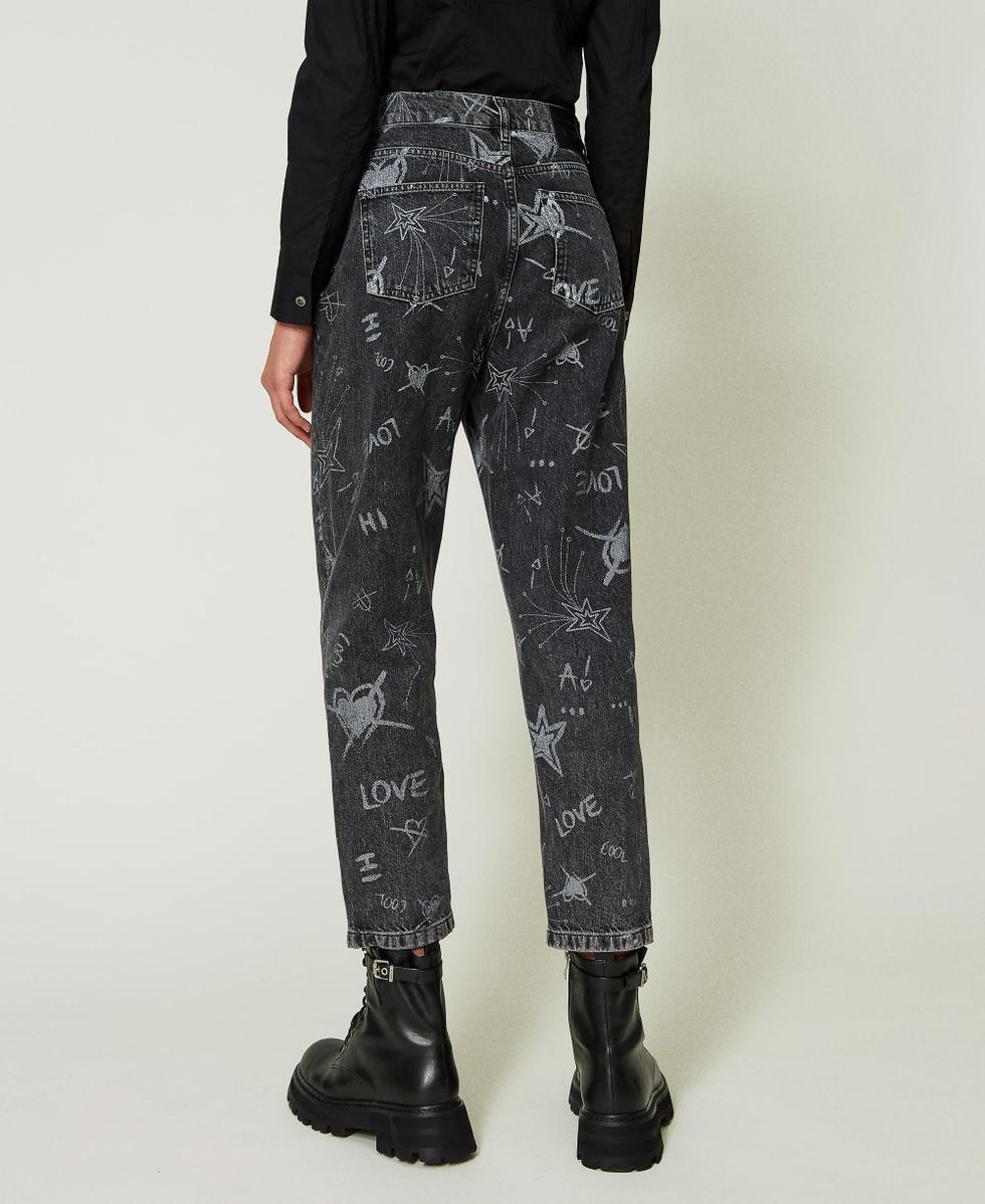 Vaqueros barrel fit con estampado de grafiti