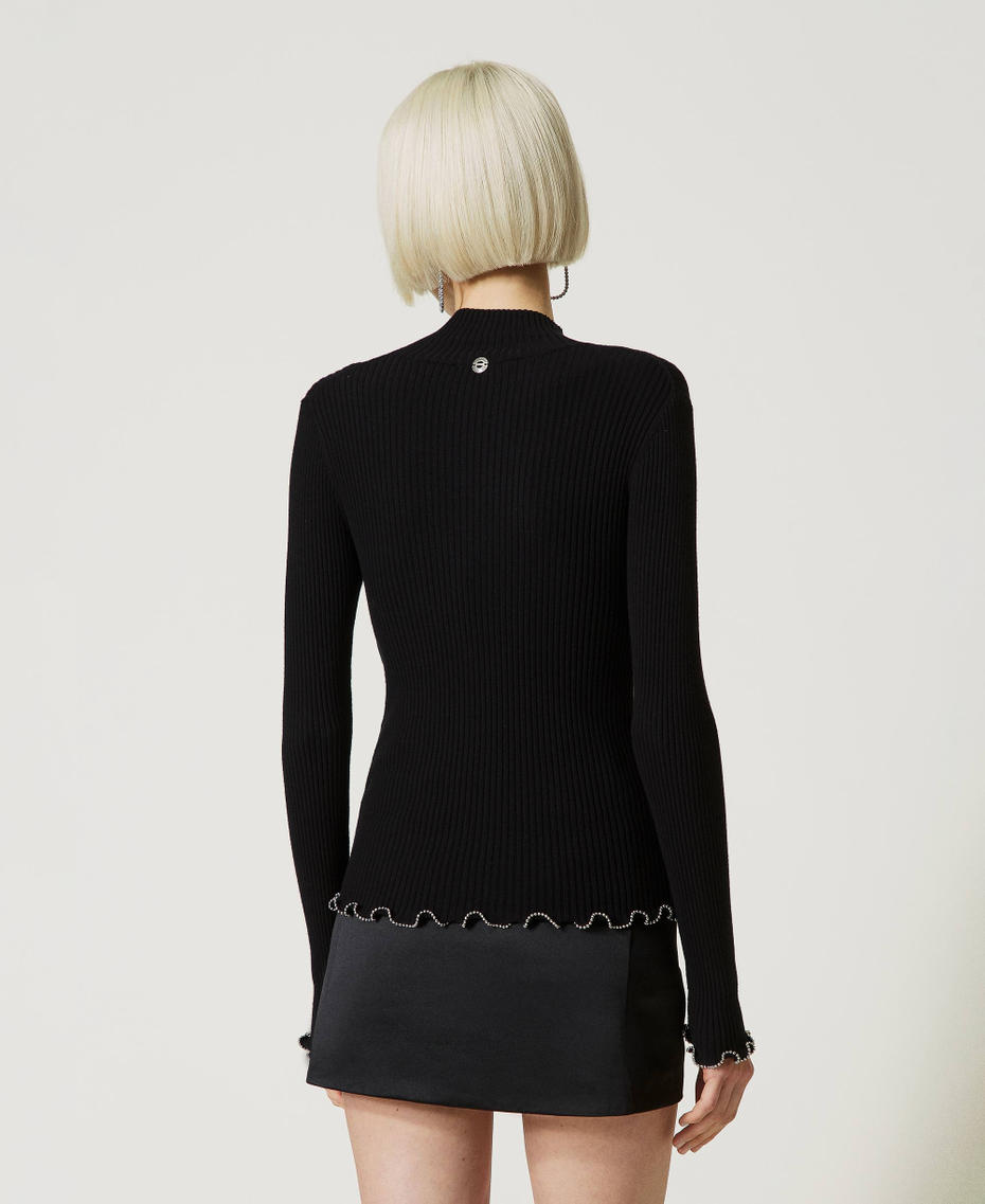 Pull col montant avec perles