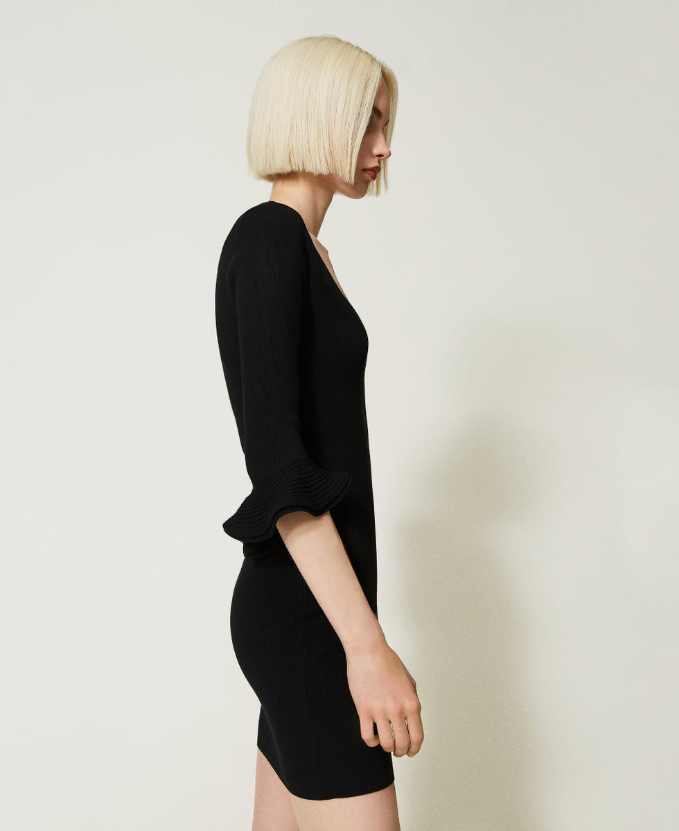 Short fitted dress with flounces