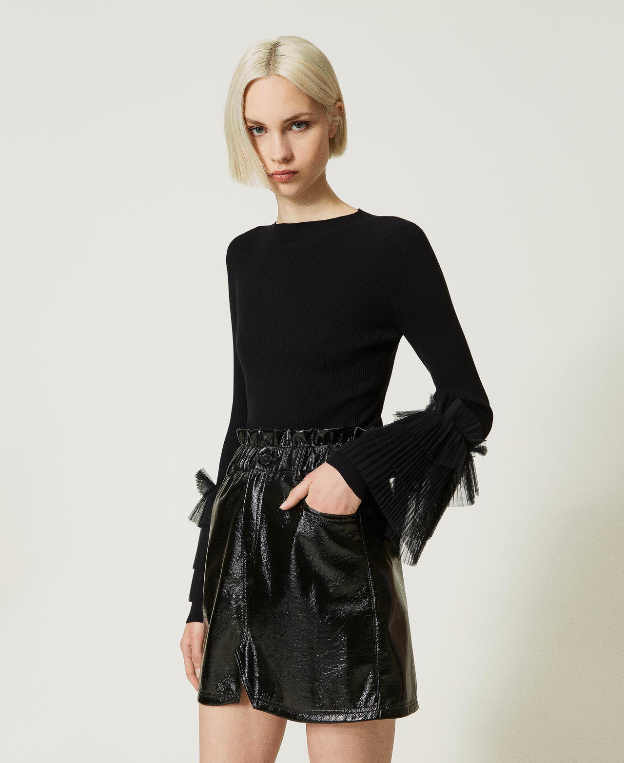 Pull ajust&eacute; avec tulle pliss&eacute;