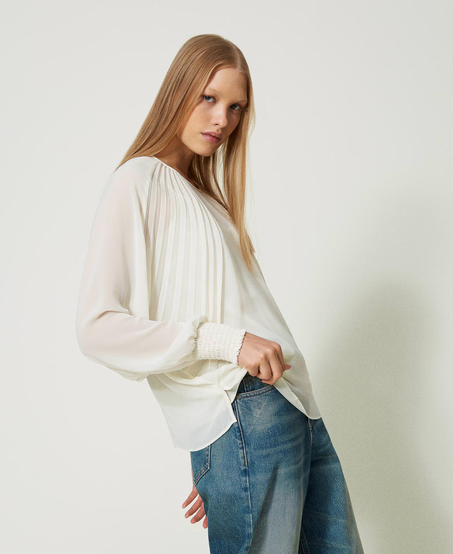 Blouse en crêpe georgette plissé