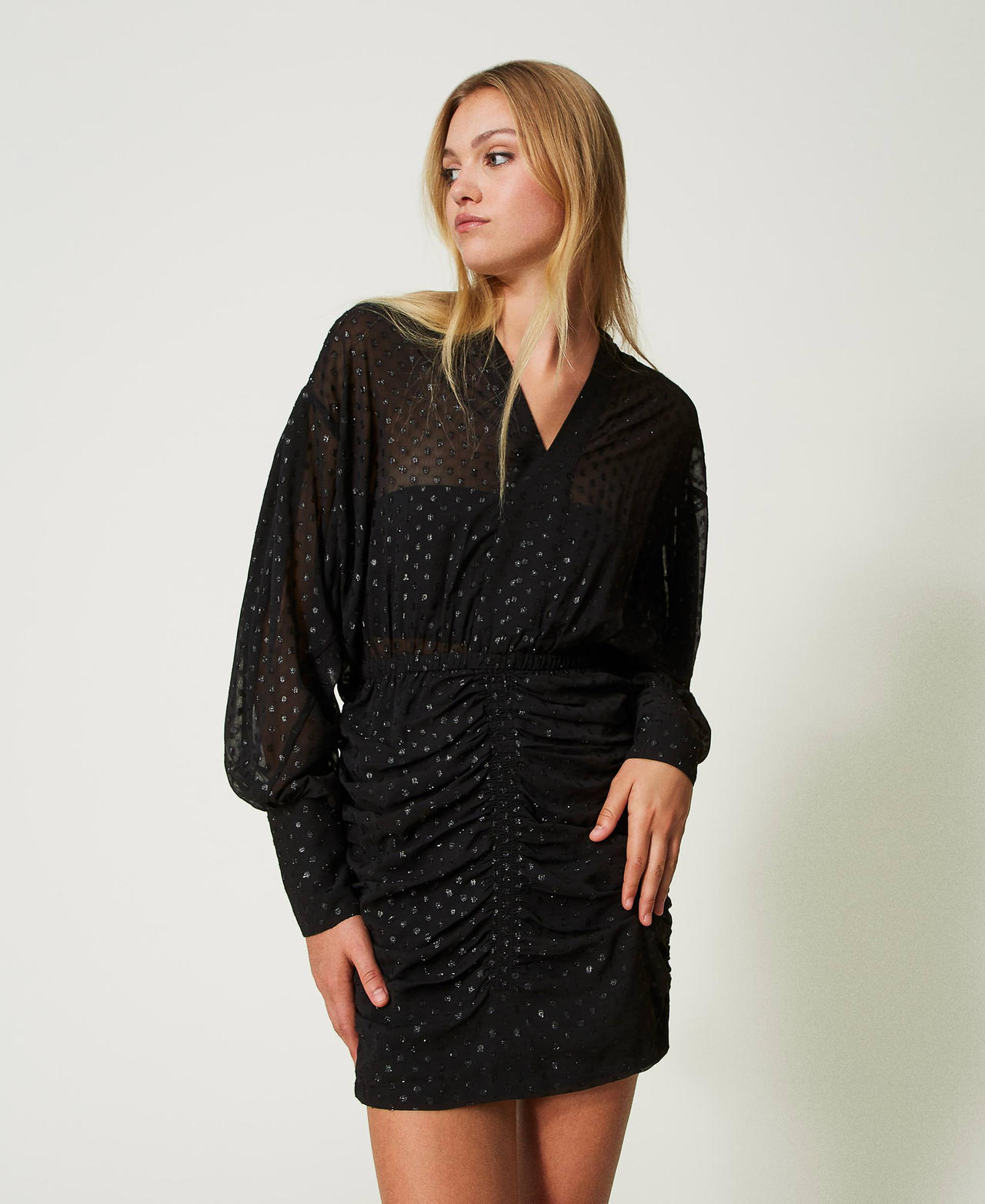 Robe courte en crêpe georgette fil coupé
