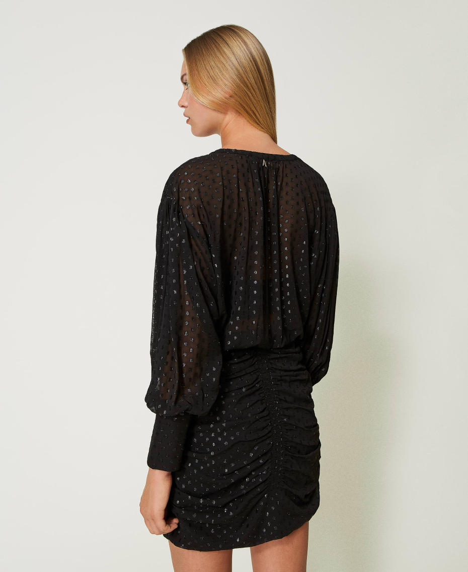 Robe courte en crêpe georgette fil coupé