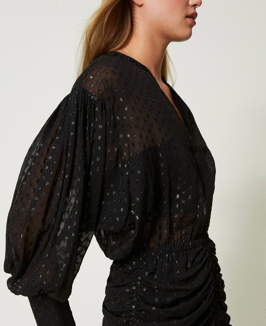 Robe courte en crêpe georgette fil coupé