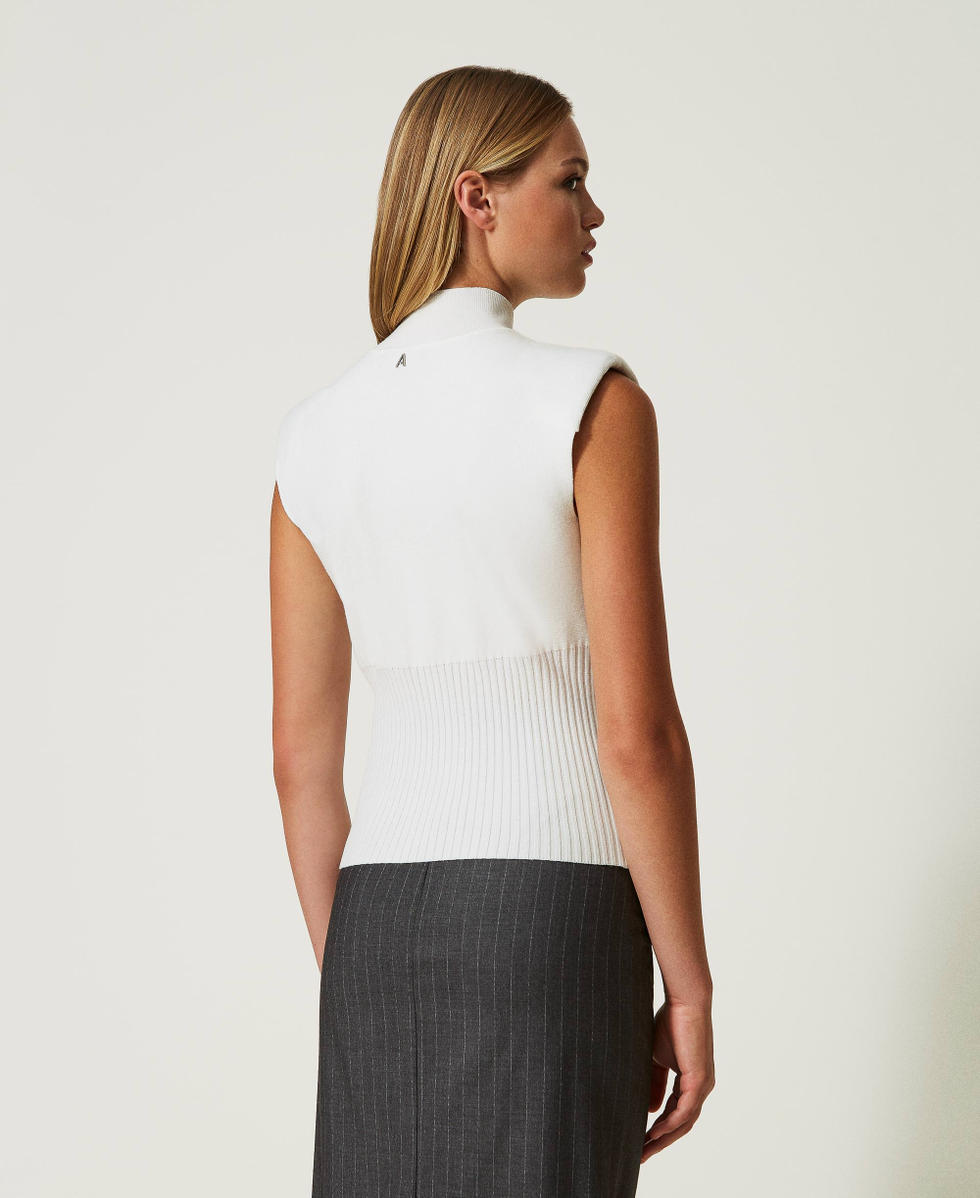 Top de cuello alto con broche White Nieve Mujer 232AT3270_00282_04