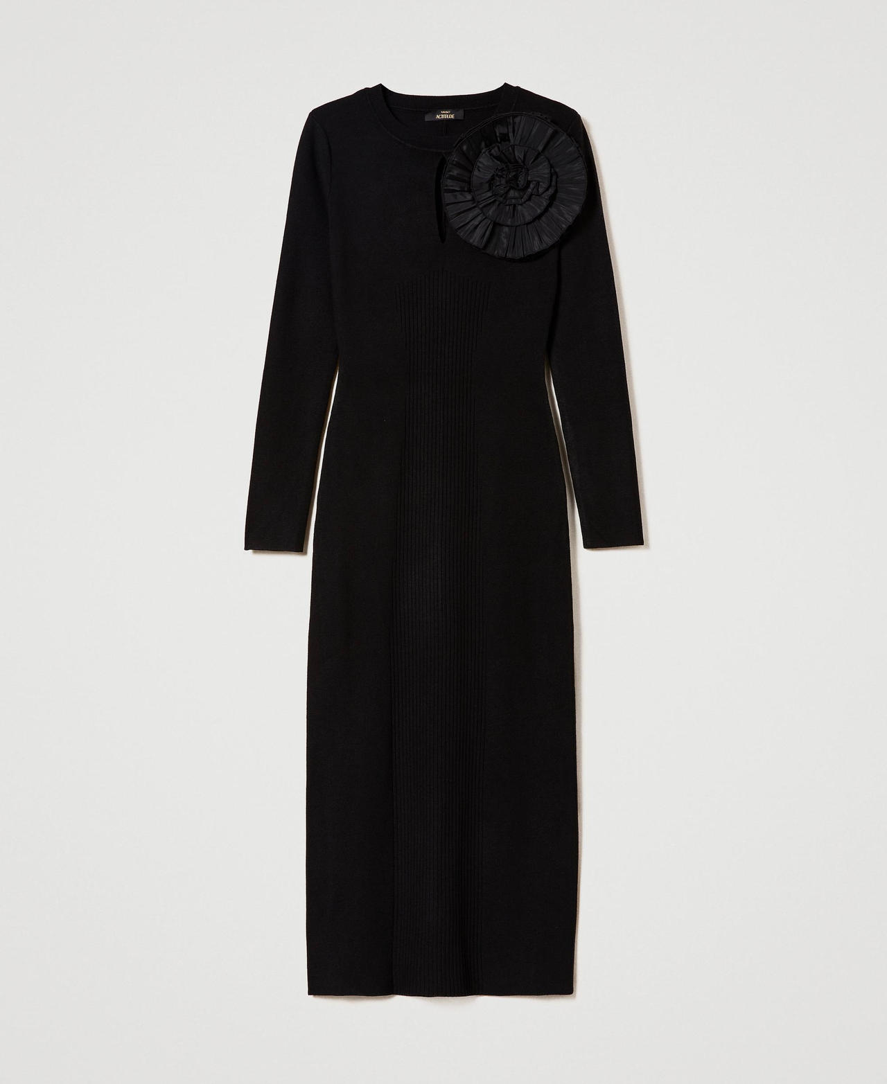 Fitted long dress with brooch