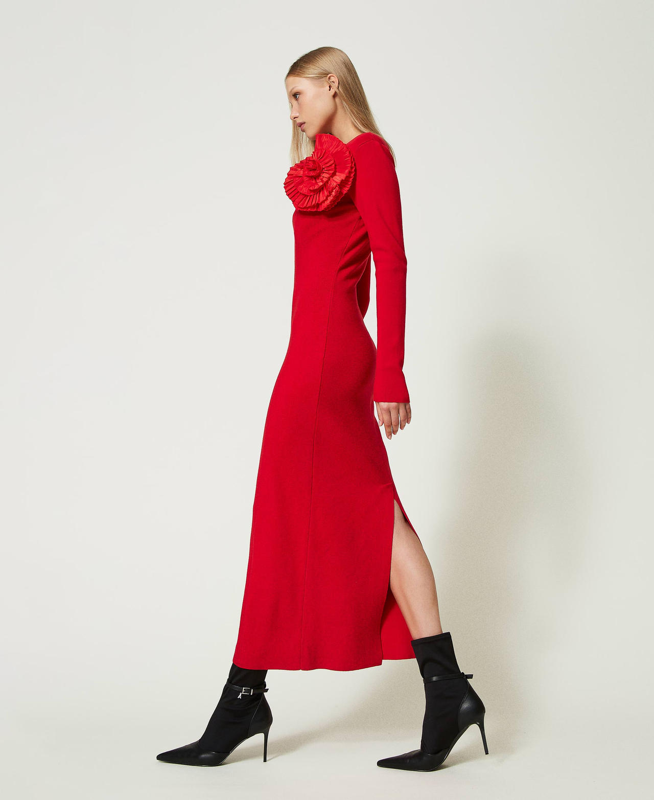 Fitted long dress with brooch "Geranium" Red Woman 232AT3271_00725_03