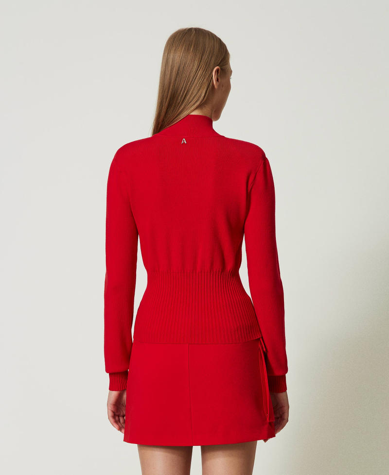 Stehkragenpullover mit Stickerei