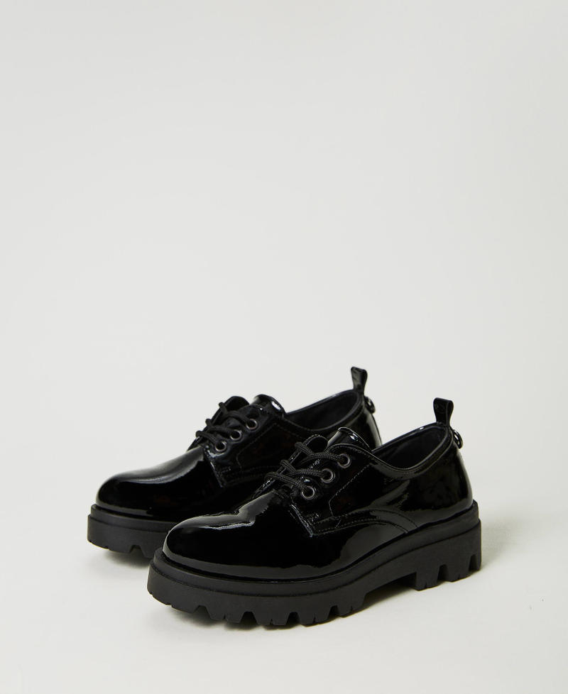 Patent leather tie-up shoes