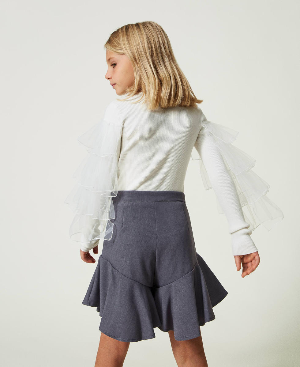 Short &eacute;vas&eacute; avec volants