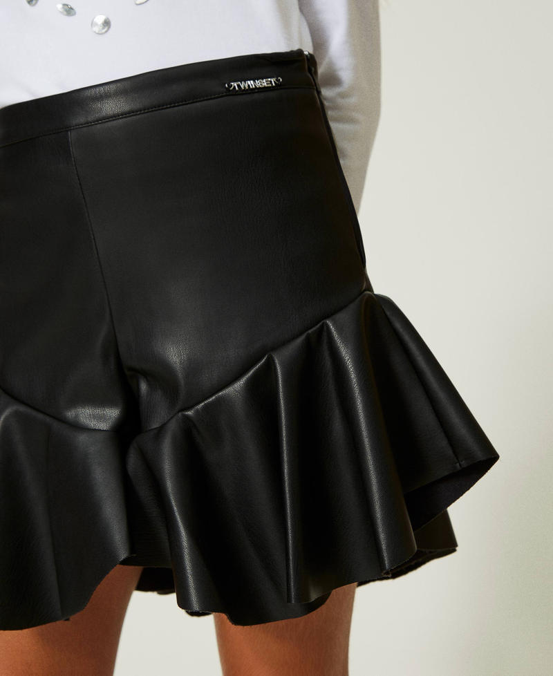 Shorts with godet flounce