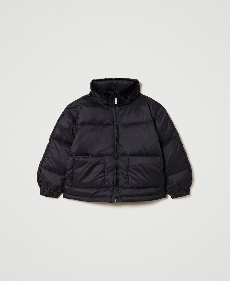 Piumino corto con faux fur