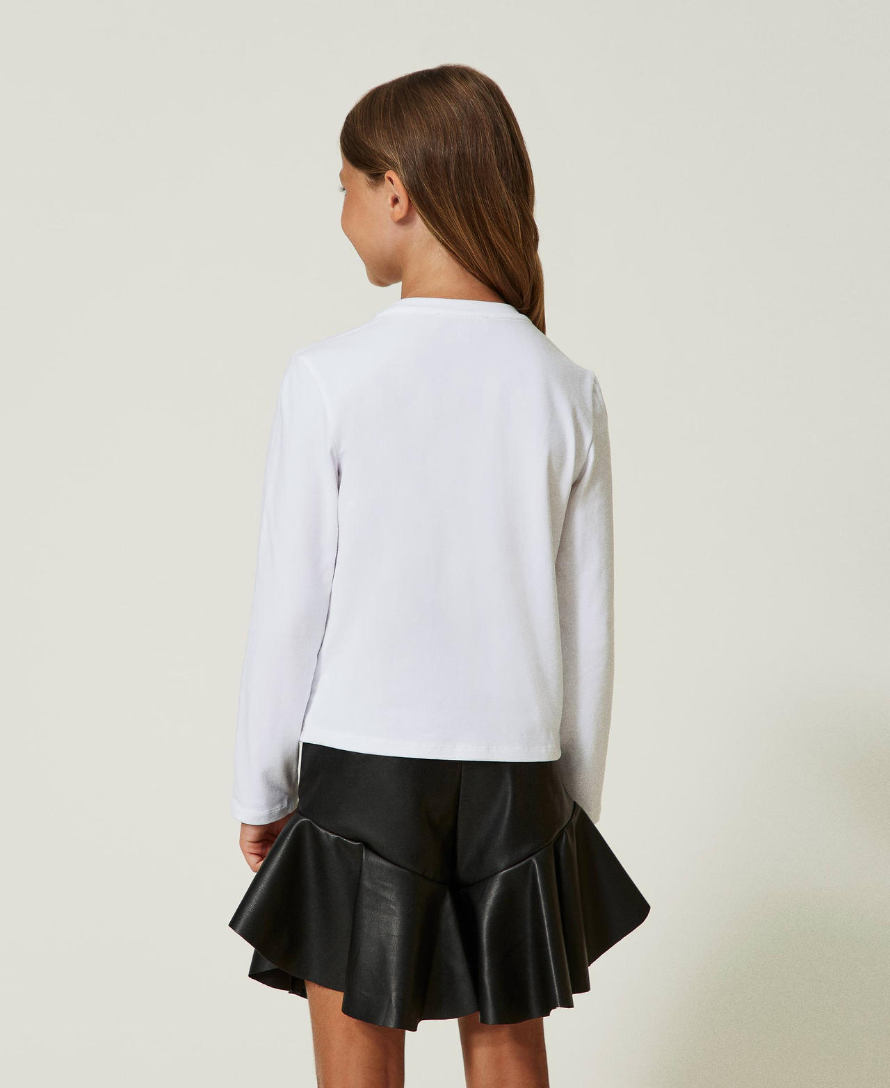 T-shirt con logo e castoni