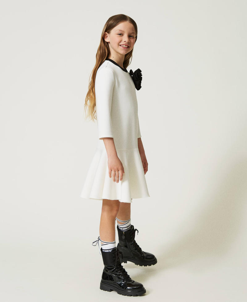 Robe courte en scuba avec fleur