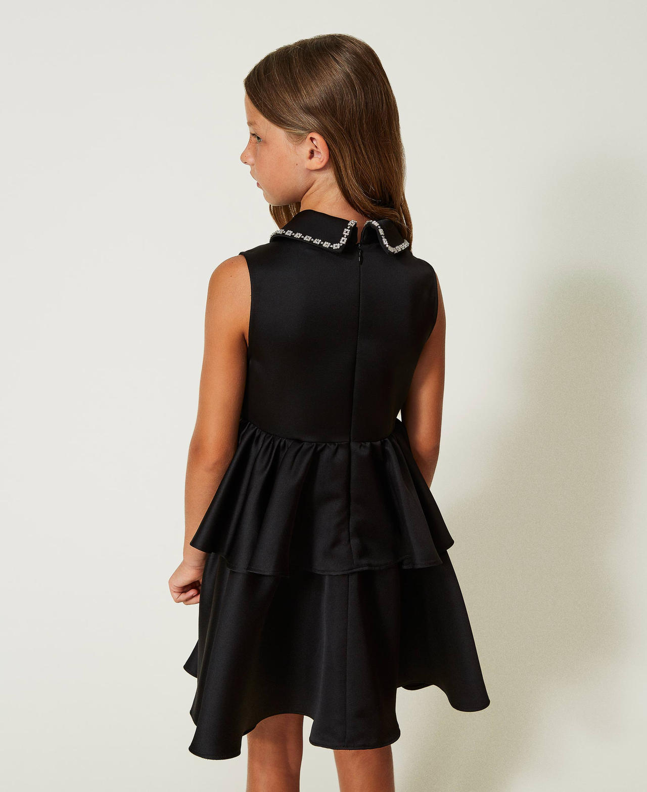 Short duchesse dress with bow