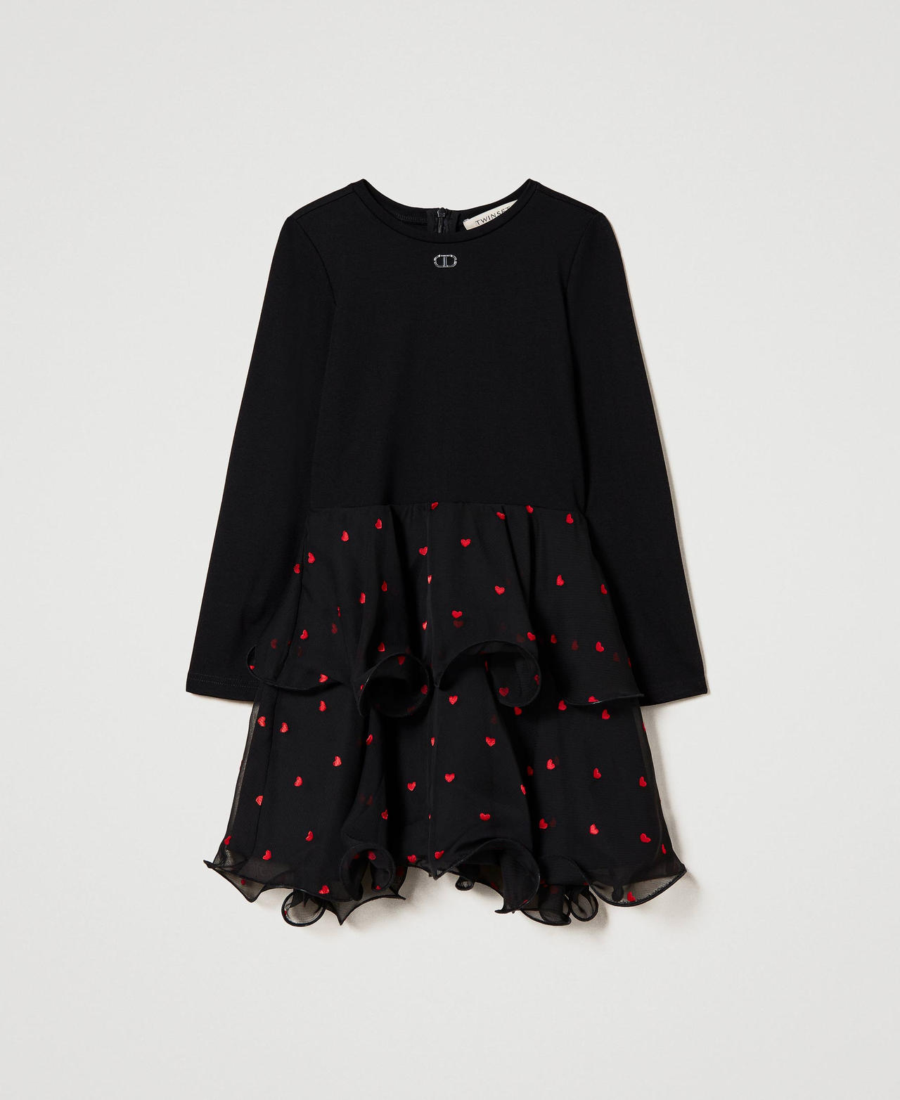 Robe courte avec crêpe georgette et cœurs