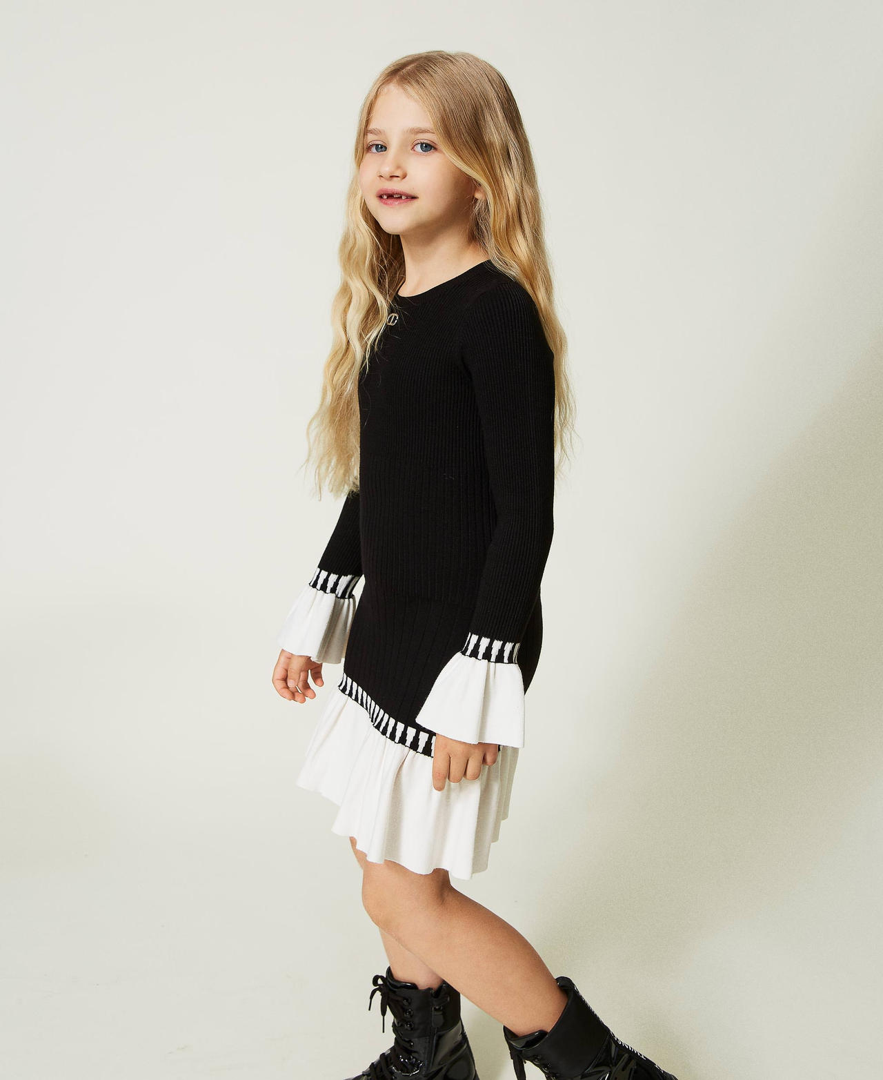 Short ribbed dress with flounces Bicolour Black / Off White Girl 232GJ3720_02714_02