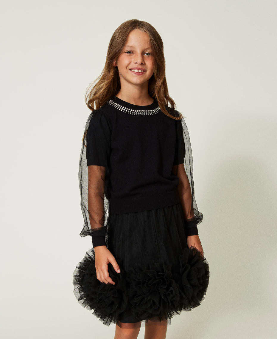 Pull avec tulle et applications à la main