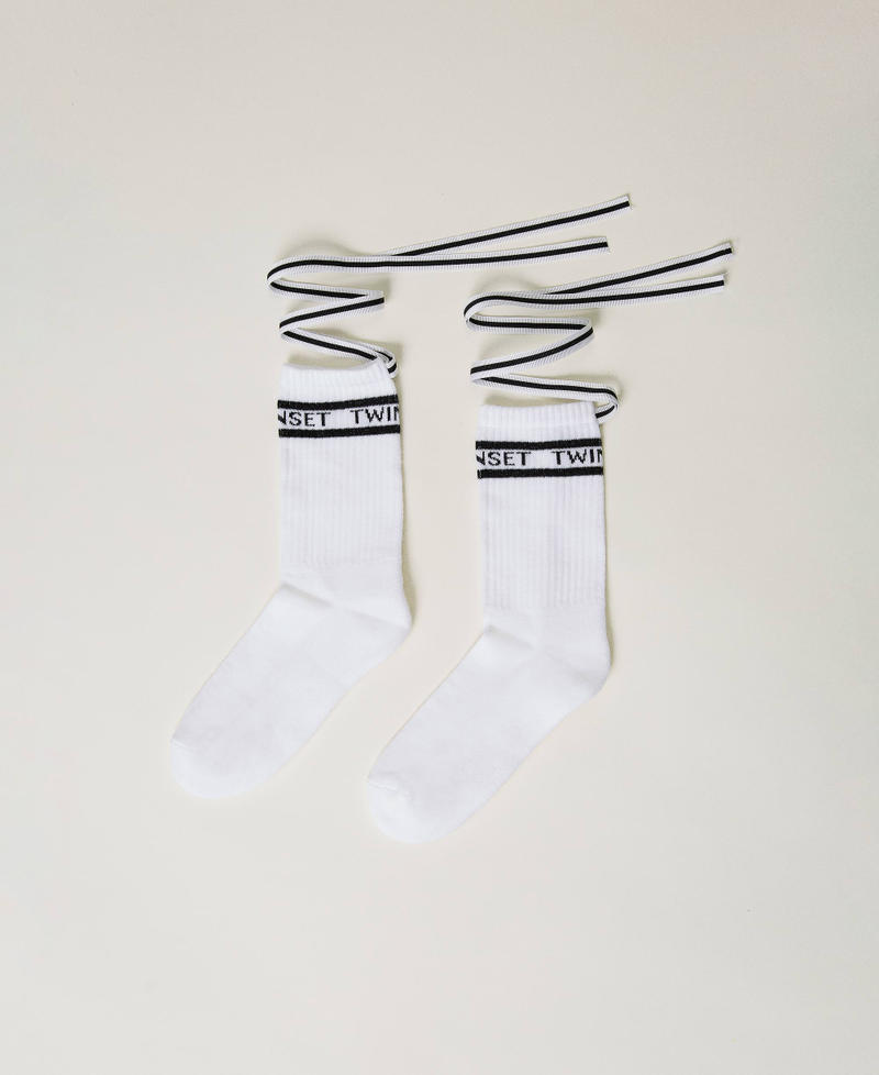 Jacquard logo and ribbon socks