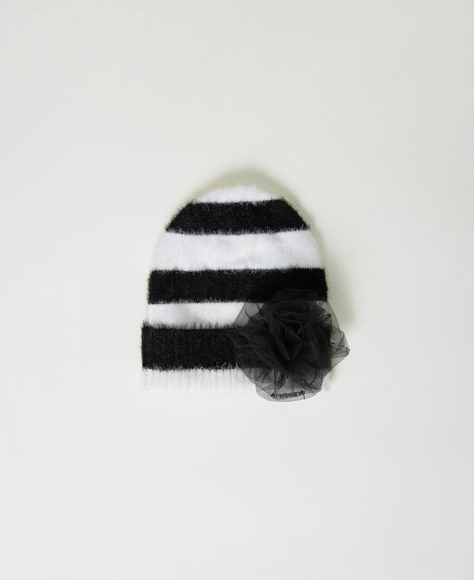 Bonnet rayé avec broche