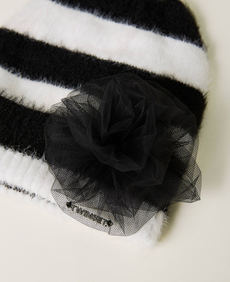 Striped beanie with brooch Bicolour Off White / Black Girl 232GJ4385-02