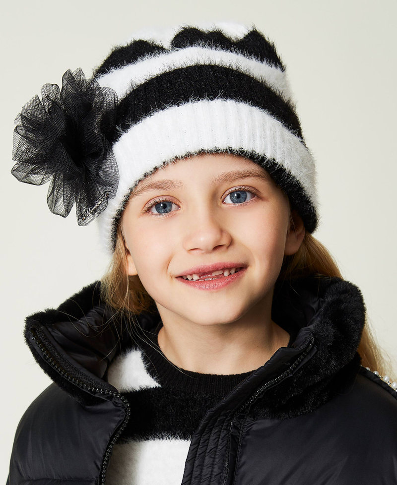 Striped beanie with brooch Bicolour Off White / Black Girl 232GJ4385-0S