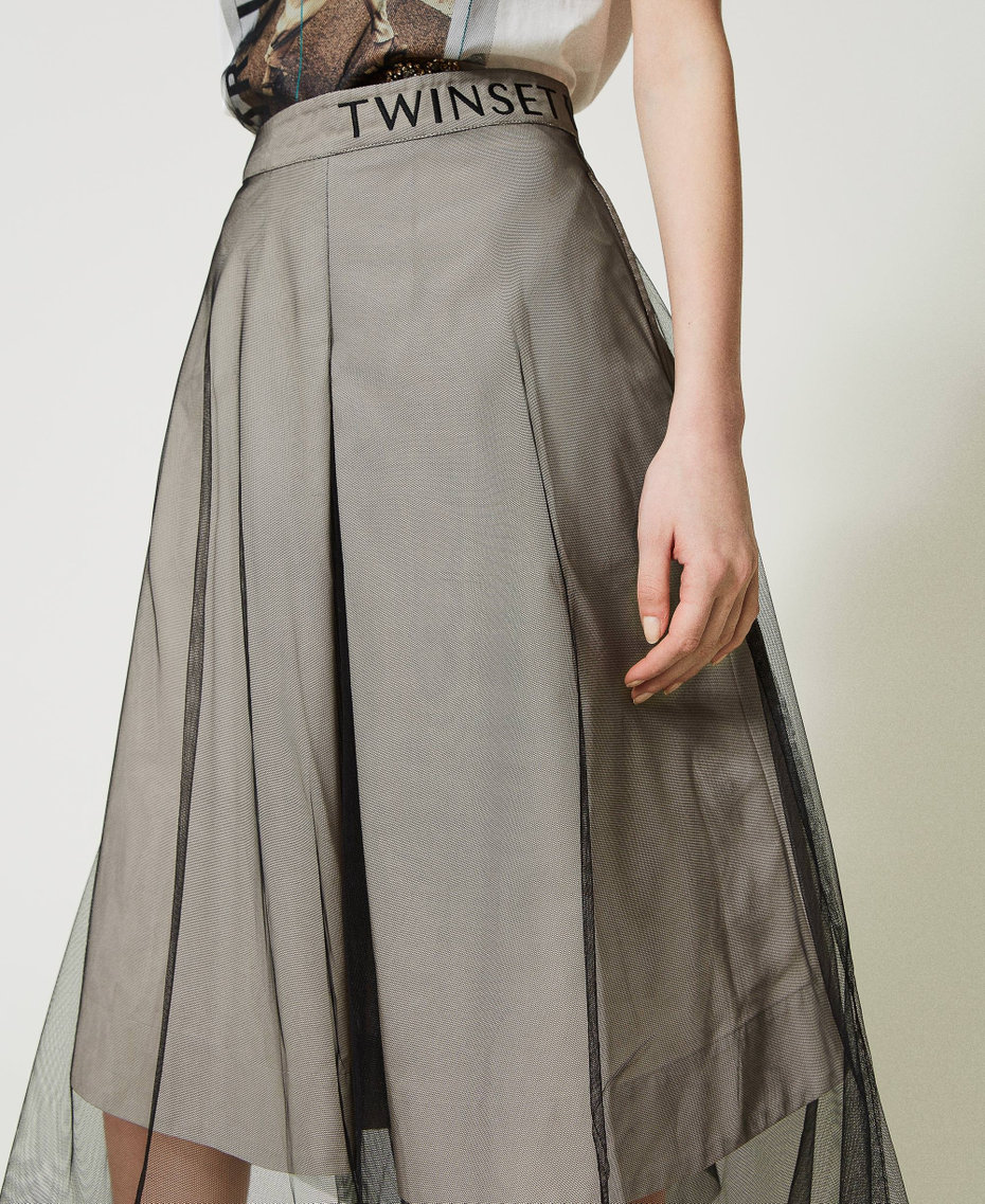 Falda midi de gabardina y tul