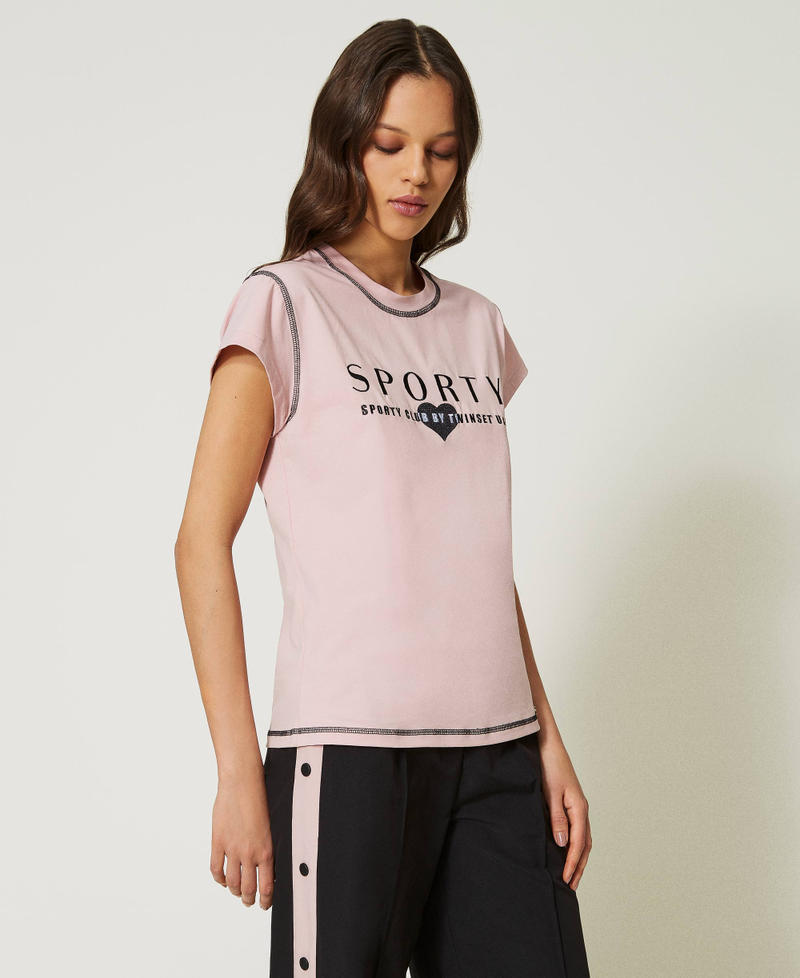 T-shirt con ricamo e impunture