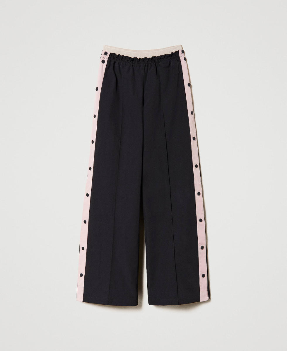 Pantaloni ampi con bottoni laterali