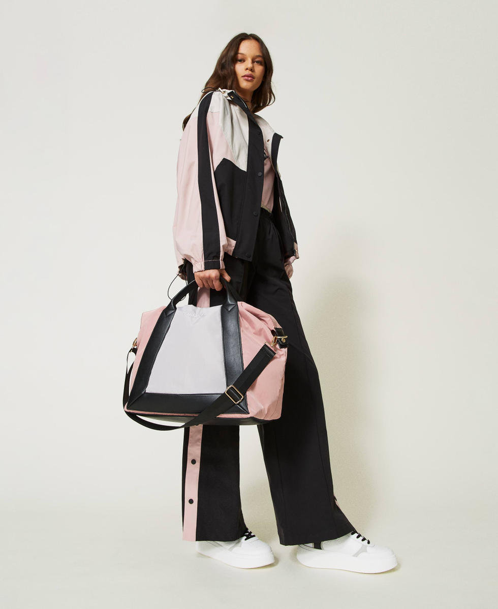 Chaqueta color block con capucha
