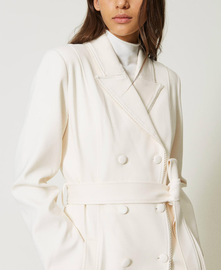 Zweireihiger Trenchcoat mit Perlchen Weiß Vanille Frau 232LI2PAA_00145_04
