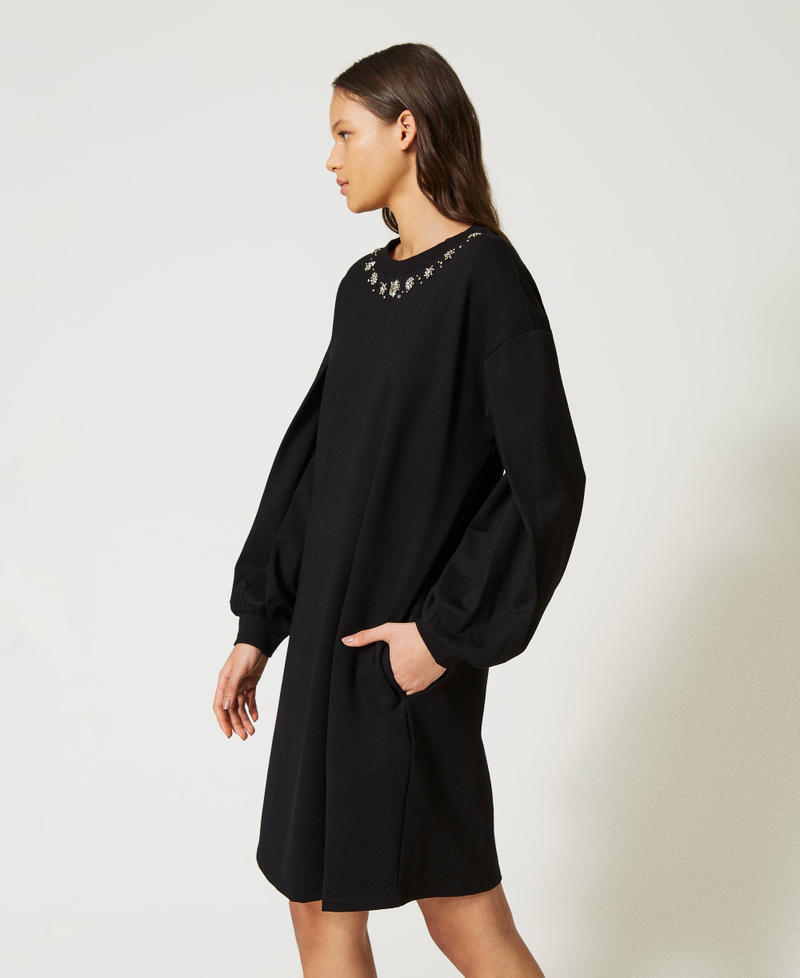Robe courte avec broderie