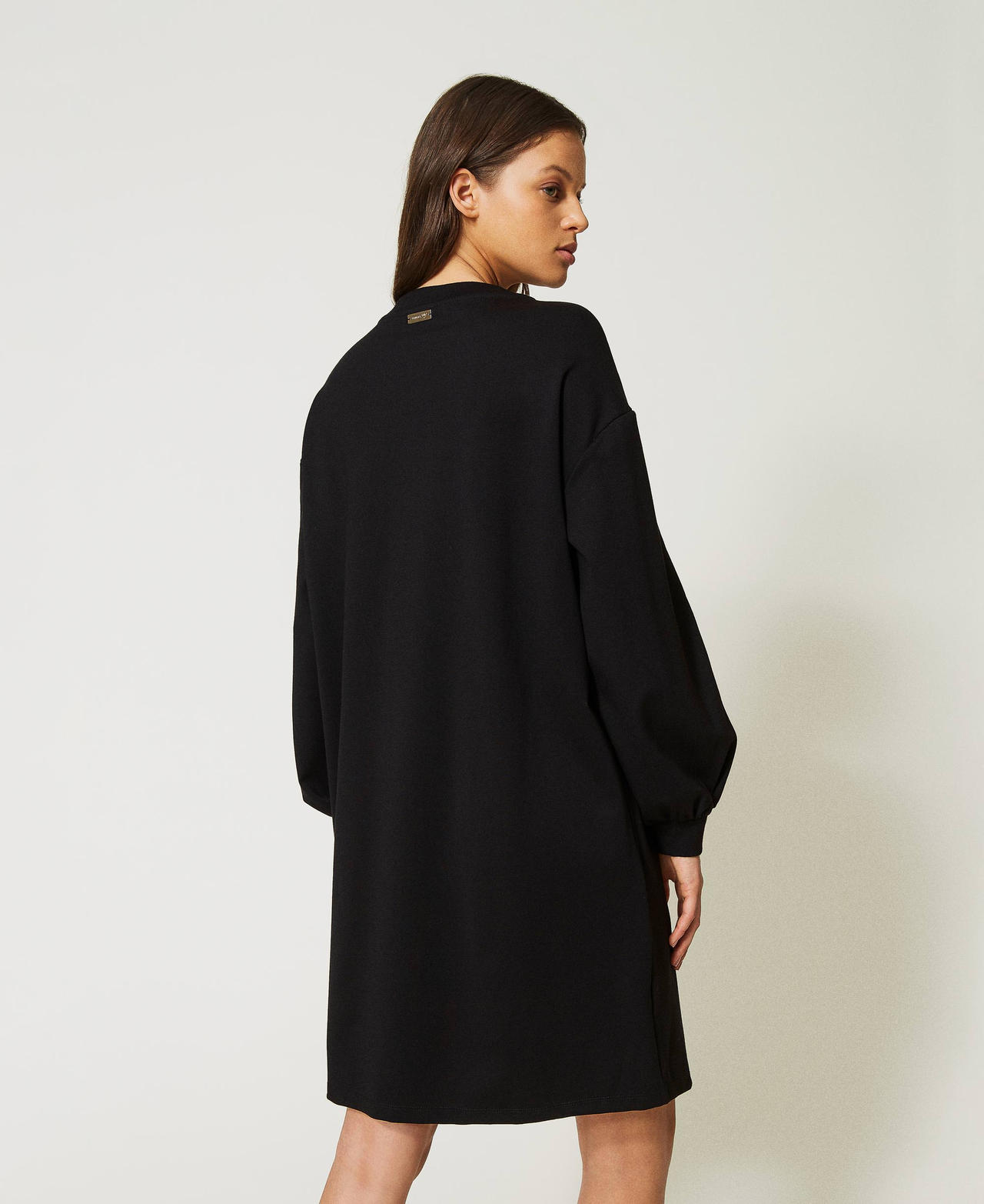 Abito corto con ricamo