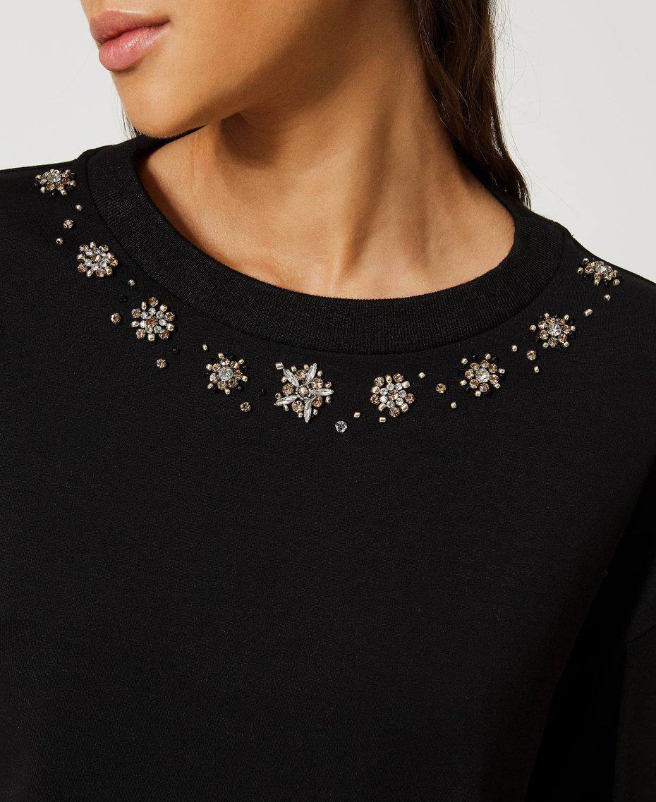 Robe courte avec broderie