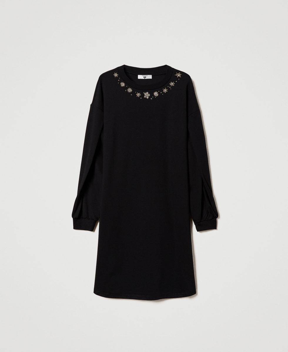 Kurzes Kleid mit Stickerei