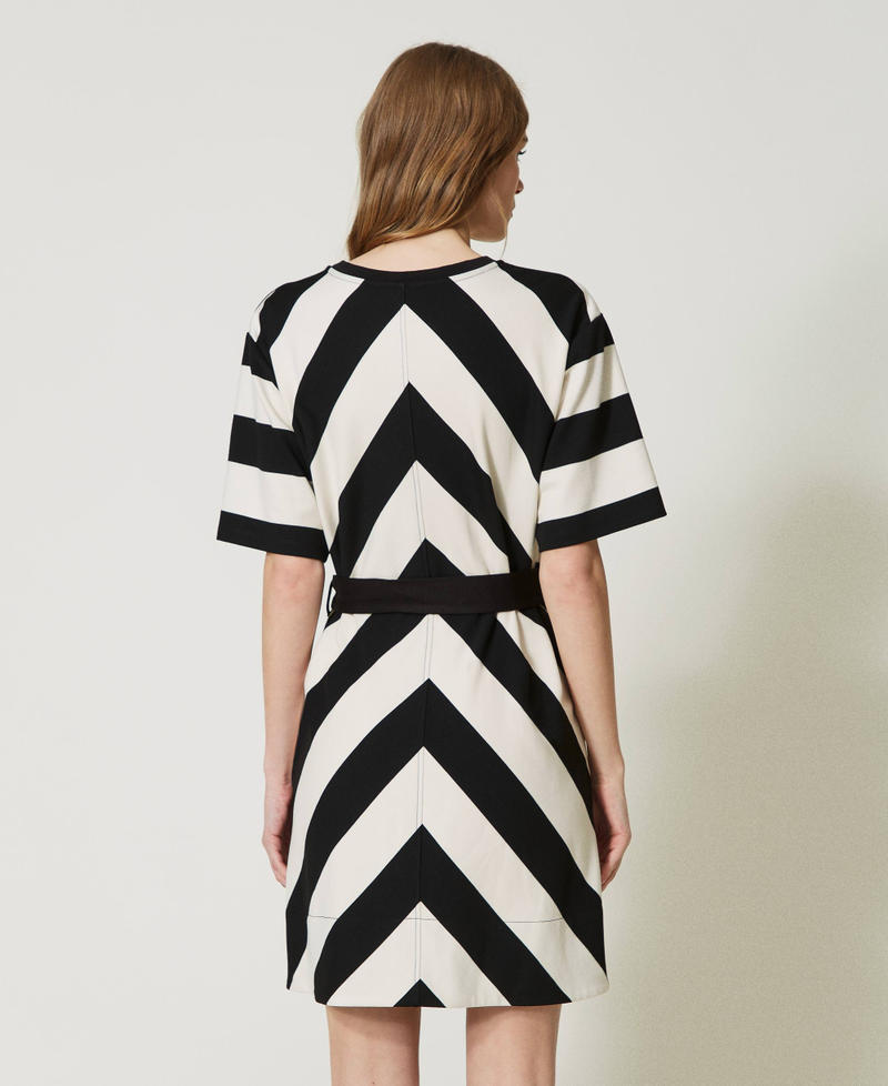 Short dress with chevron stripes and belt Vanilla / Black Woman 232LI2QBB-03