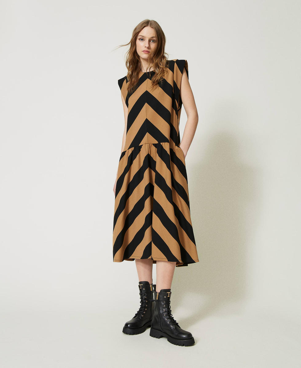 Robe midi avec rayures chevrons