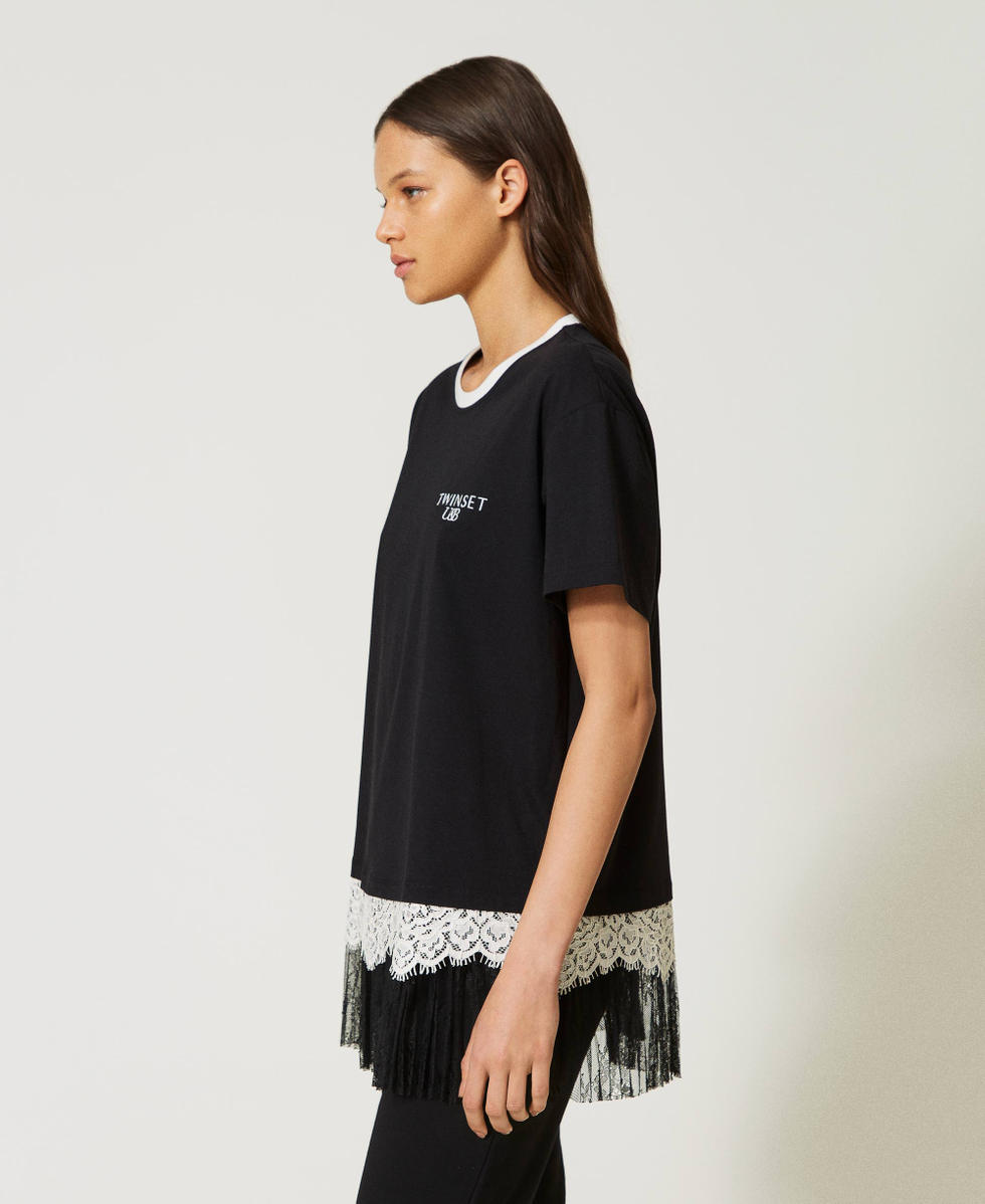 Maxi t-shirt with pleated tulle and lace